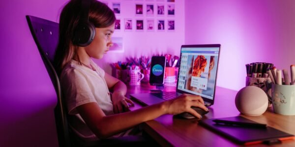 child using internet