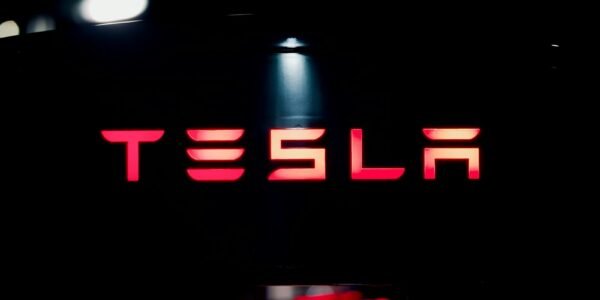 a car's speedometer with red lights