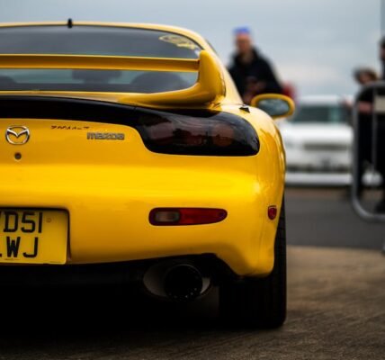 Este Mazda RX-7 modificado es una locura rotativa que Bosch admiraría