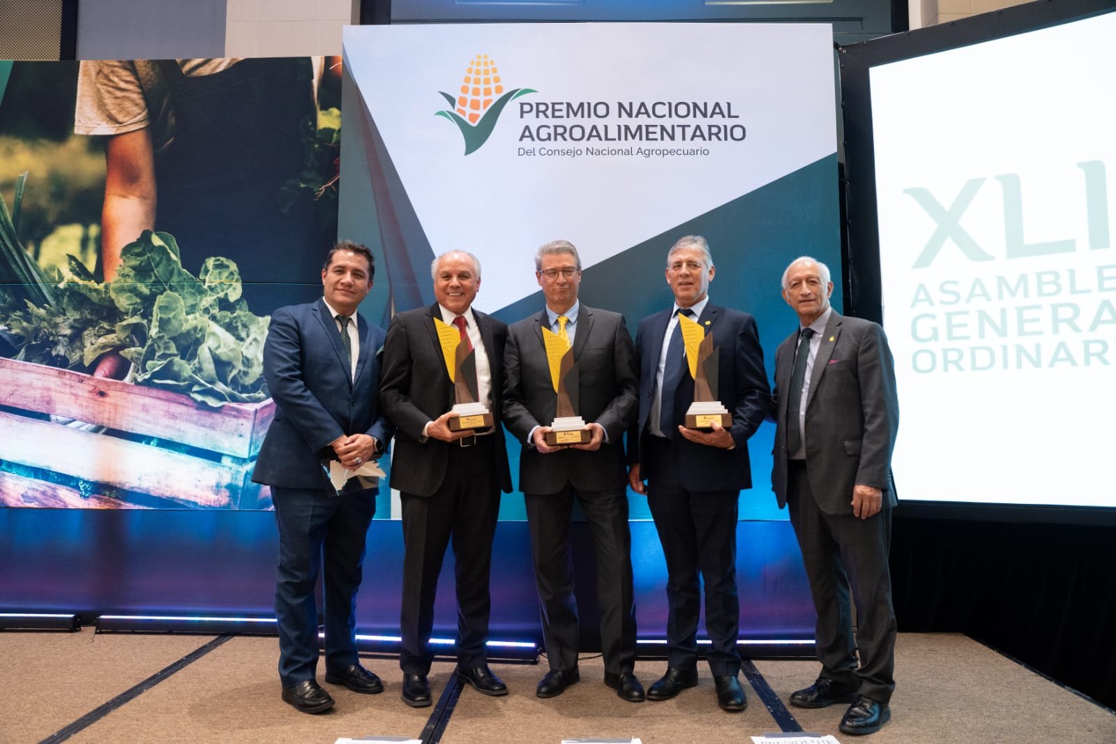 Agricultura Nacional (Dragón) gana su tercer Premio Nacional Agroalimentario y celebra 90 años