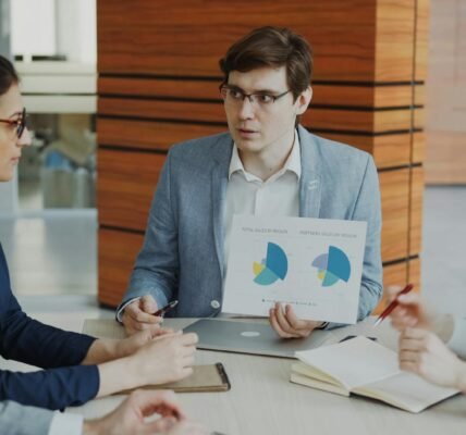 Empresarios pierden fe en la economía mexicana, aunque ven mejor al gobierno de Sheinbaum