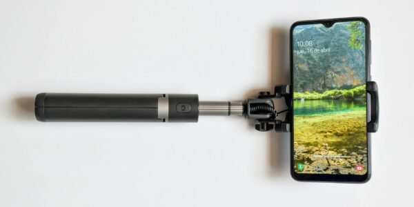 Dyson lanza HushJet™ Mini Cool, un ventilador portátil que pesa como un smartphone