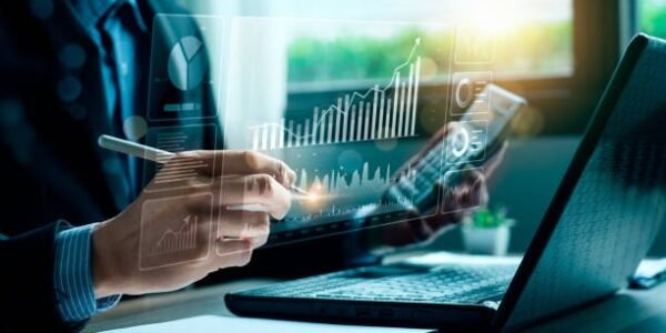 Abril no solo es para el SAT: el mes en que los jóvenes descubren que no entienden sus inversiones