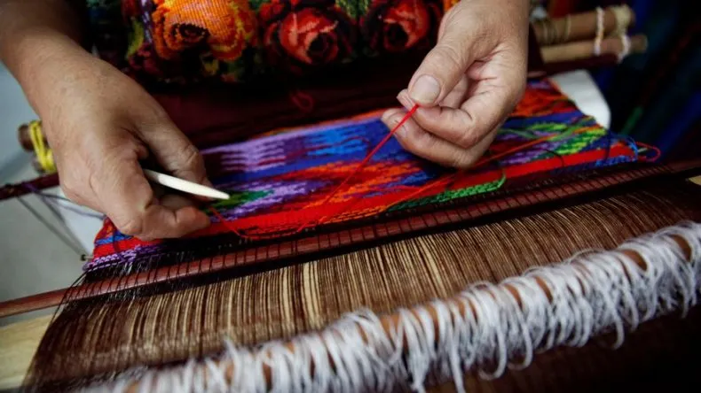 Proponen blindar legalmente los textiles indígenas contra el plagio en Baja California