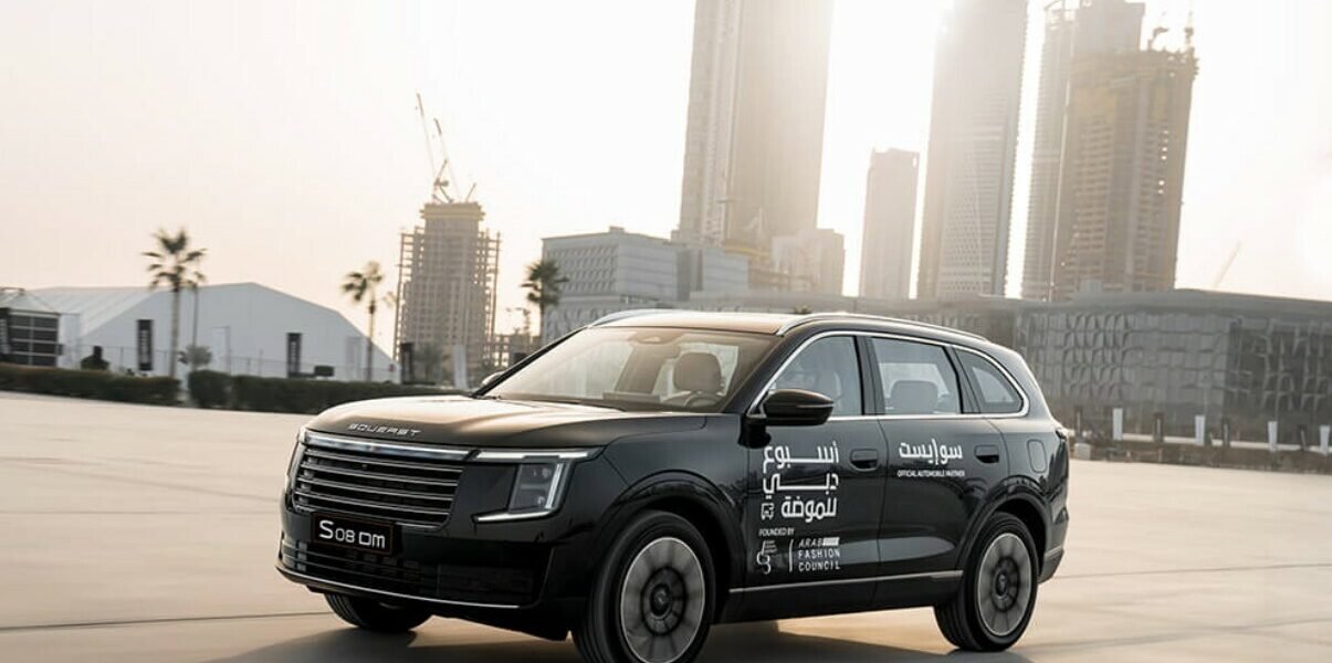 El SOUEAST S08 i-DM se roba las miradas en el Dubai Fashion Week