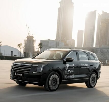 El SOUEAST S08 i-DM se roba las miradas en el Dubai Fashion Week