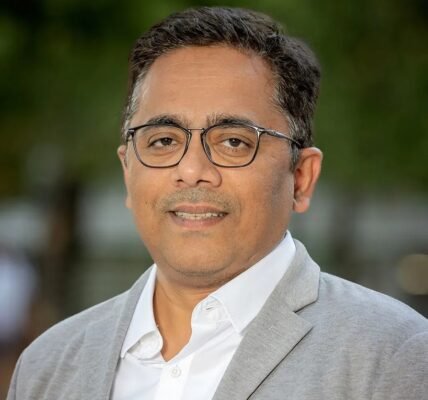 Pesticidas y microplásticos podrían estar creando superbacterias, advierte investigador del Tec