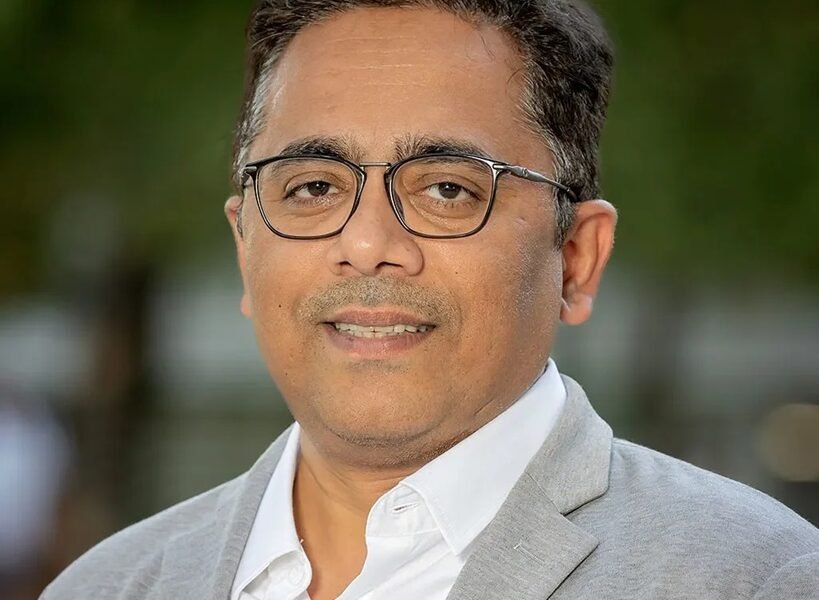 Pesticidas y microplásticos podrían estar creando superbacterias, advierte investigador del Tec