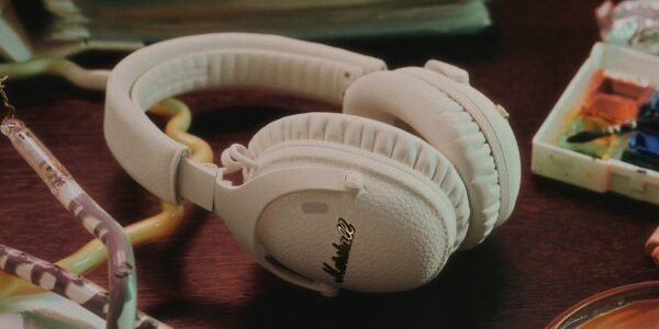 Marshall presenta en México los Monitor III A.N.C. Cream, audífonos con 70 horas de batería y estilo vintage