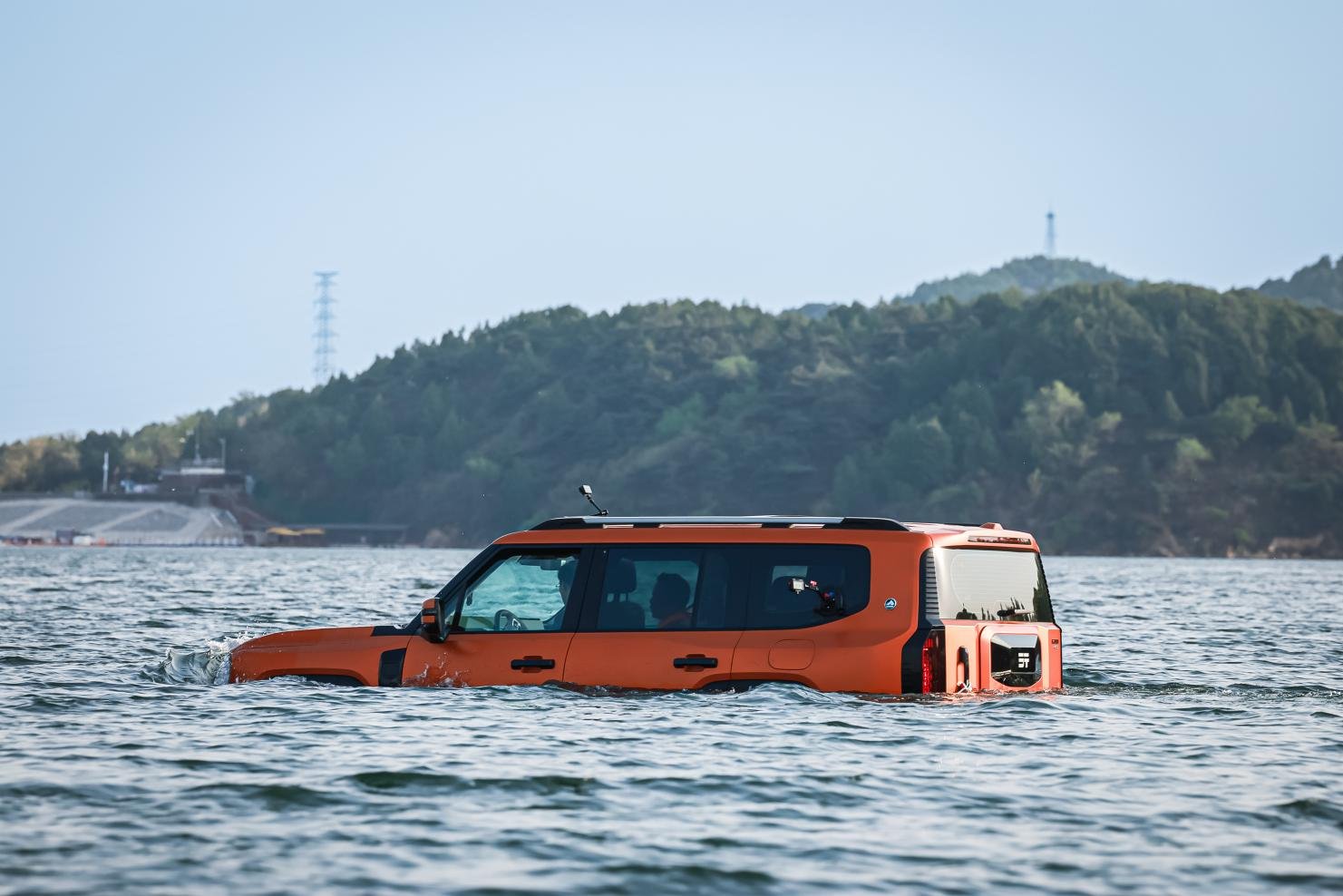 Jetour G700 ark edition desafía el agua en beijing con tecnología anfibia