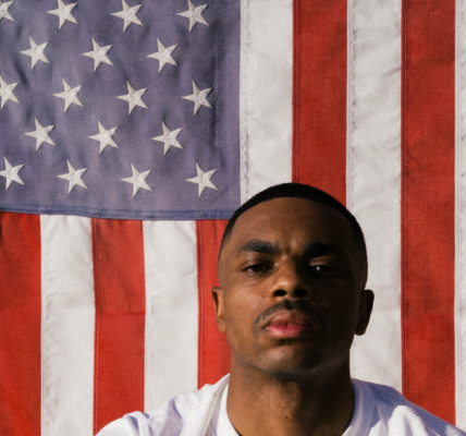 Vince Staples estrena su nuevo álbum 'Cry Baby' y celebra con concierto en Los Ángeles