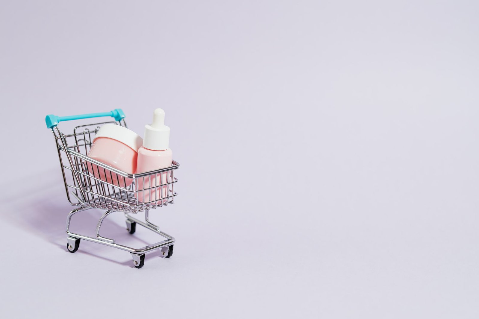 1 de cada 4 mexicanos consulta la IA antes de comprar productos de belleza, revela estudio de Elogia