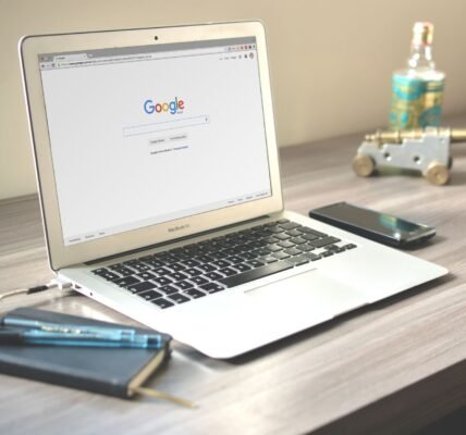 NotebookLM ahora es Gemini Notebook: Google renombra su asistente de investigación