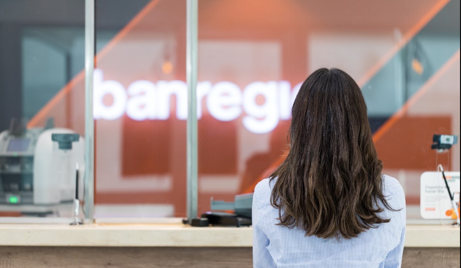 Romper la barrera del silencio: un nuevo capítulo de inclusión bancaria