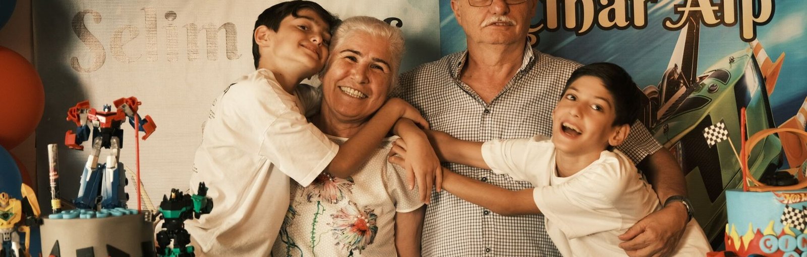 3 planes perfectos para celebrar el día del abuelo según su personalidad