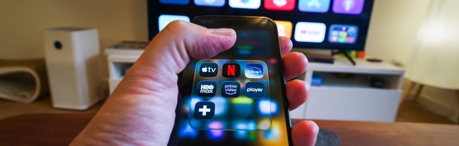 SOFA DGTL lleva la multinominada al Ariel "En el camino" a plataformas digitales para renta y compra