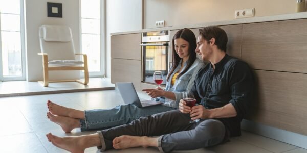 Del sueño a la decisión: qué deben considerar los jóvenes antes de comprar su primer departamento