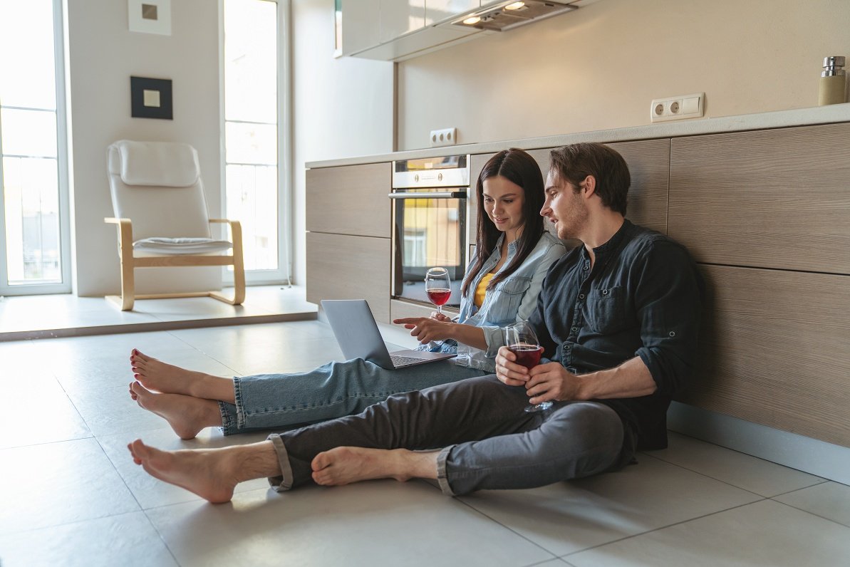 Del sueño a la decisión: qué deben considerar los jóvenes antes de comprar su primer departamento