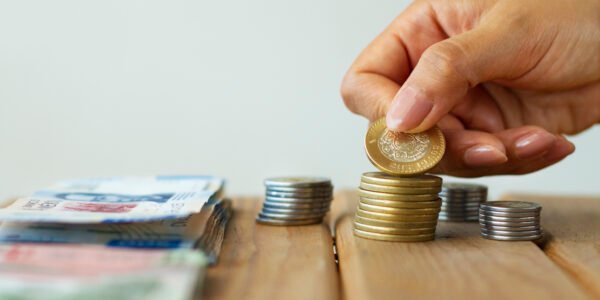 Regreso a clases, salud y reparaciones: los gastos que más afectan las finanzas de los hogares mexicanos