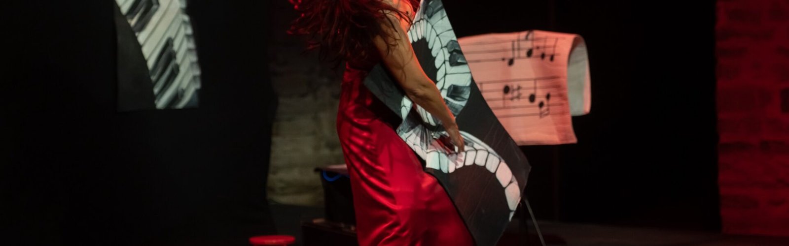 Con teatro comunitario, clown, danza tradicional y música tejana se vive el 54 Cervantino