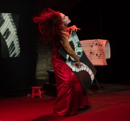 Con teatro comunitario, clown, danza tradicional y música tejana se vive el 54 Cervantino