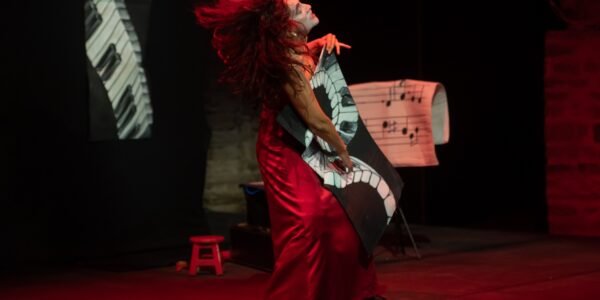 Con teatro comunitario, clown, danza tradicional y música tejana se vive el 54 Cervantino