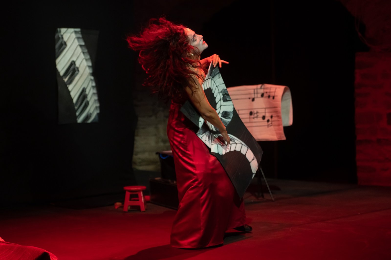 Con teatro comunitario, clown, danza tradicional y música tejana se vive el 54 Cervantino
