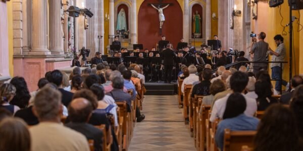 Angélica Retana y Philippe Cuper encabezan dos estrenos en el programa Levante y Alisio con la Banda de Música del Estado de Guanajuato